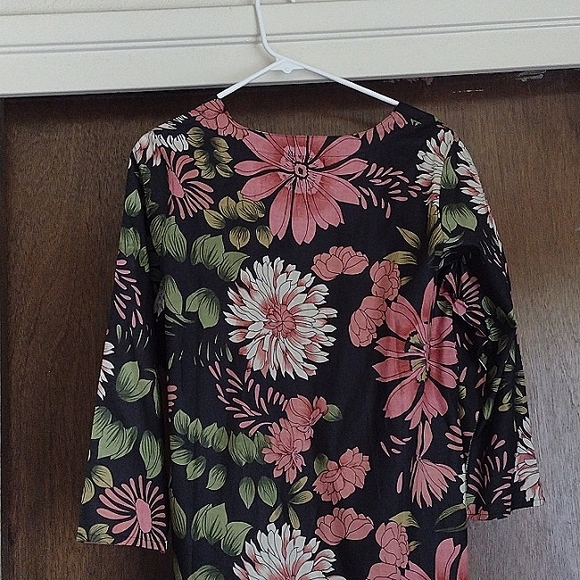 Beautiful tunic top! - Picture 3 of 4